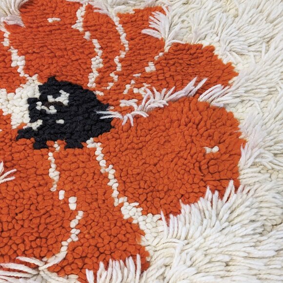 Vintage Mod Cream and Orange Floral Poppy Shag Latch Hook Rug - Picture 3 of 7